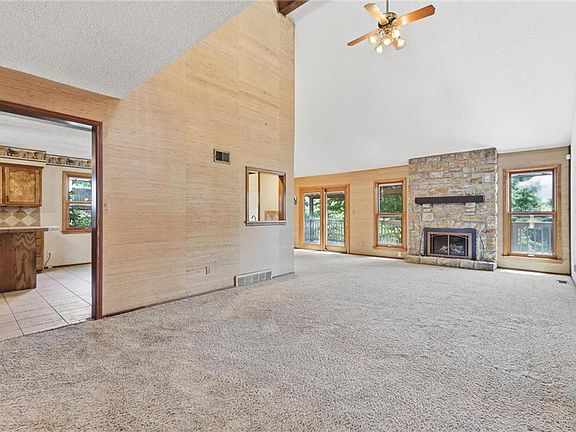 4th image of 8038 Monrovia St