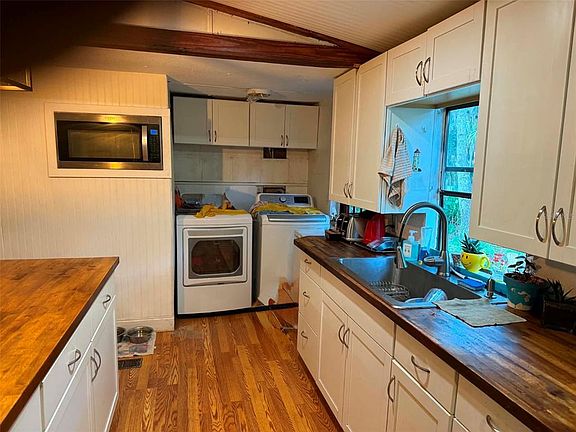 3rd image of 186 Gladys Ave