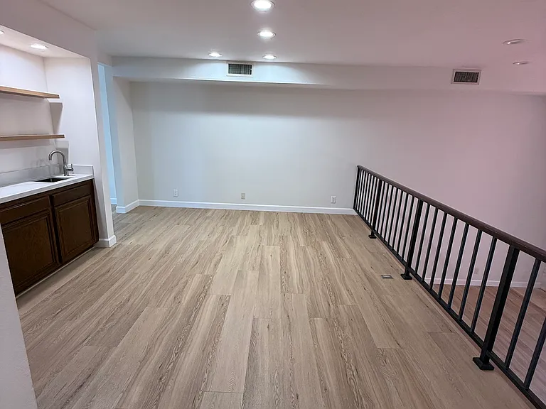 5345 White Oak Ave #G — Photo 6
