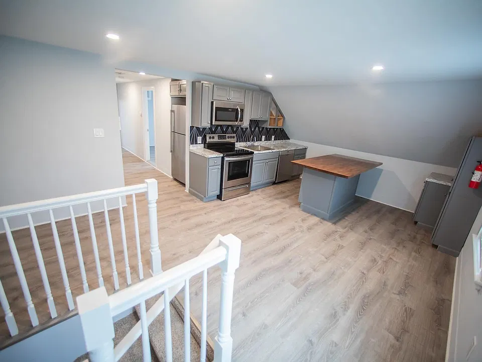 6 Bristol St #3