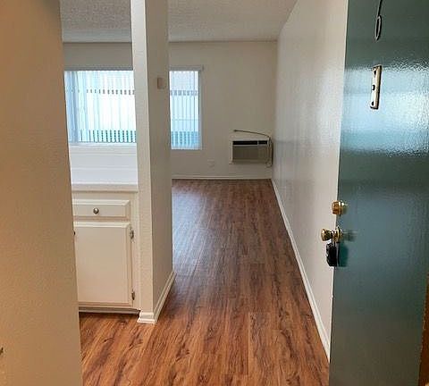 2nd image of 820 N Spurgeon St APT 6