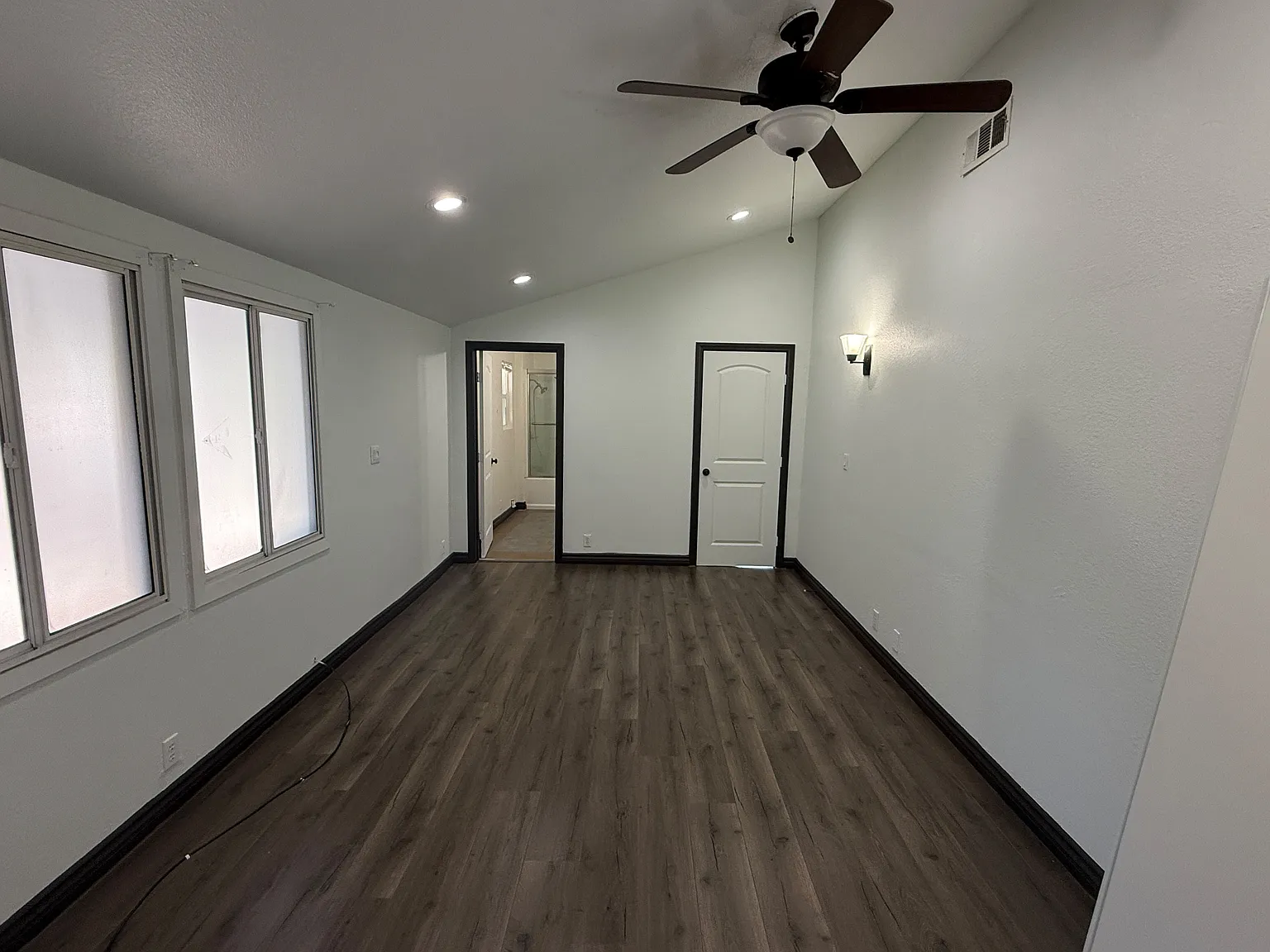 3 bed, 2.5 bath, 975 sqft, $3,800 — Photo 2