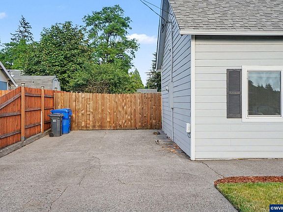 4th image of 264 7th St