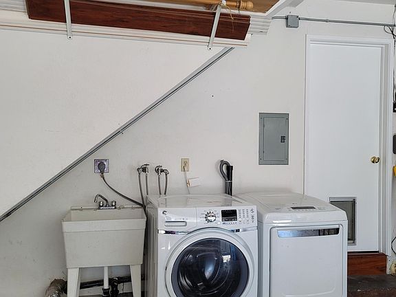 2nd image of 3575 Lehigh Dr APT 9