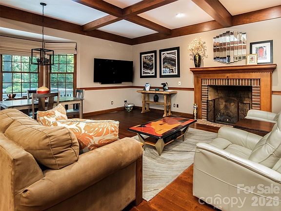 3rd image of 30 Falcon Wood Way
