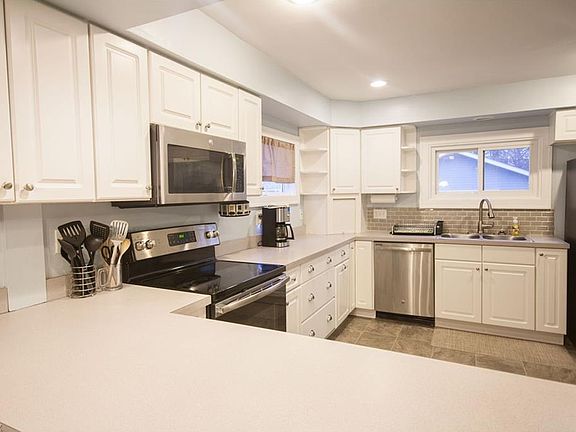 2nd image of 1296 Andrews Ave