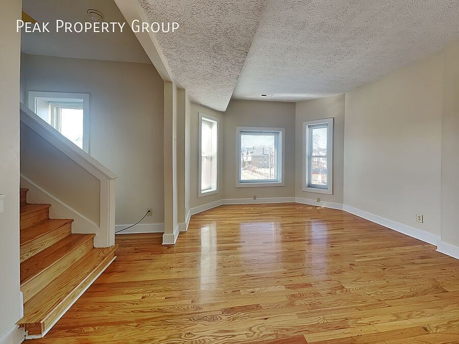 1st image of 1394 1/2 Indianola Ave