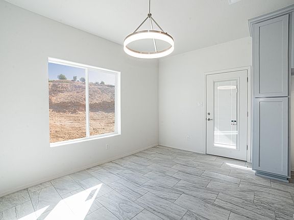 5th image of 583 E Estrella Dr