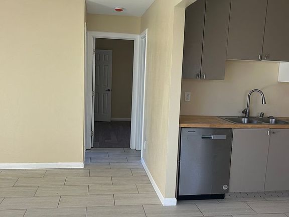 3rd image of 5280 Groveland Dr APT 3
