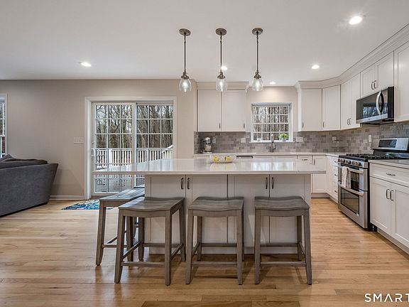 5th image of 110 Clapboard Hill Road