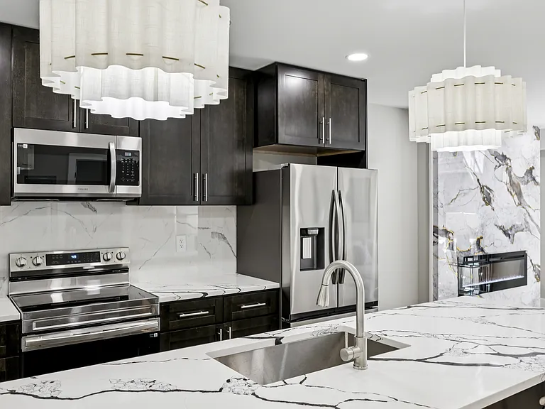 The Tucker Luxury Apartments — Photo 20