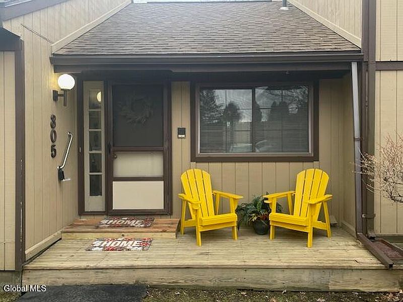 4th image of 305 Huntington Court