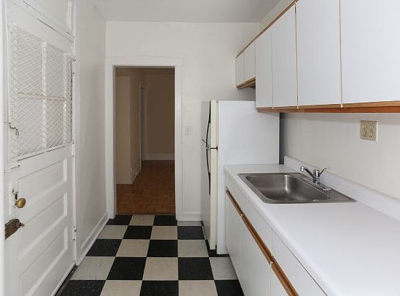 5th image of 713 W Brompton Ave APT 56