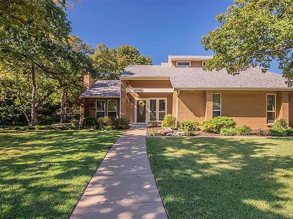 2nd image of 2712 Creekwood Dr
