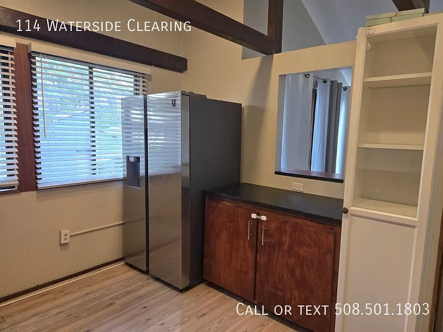 Spacious 2-Bedroom Townhouse with Vaulted Ceilings & Natural Light Available Now — Photo 4