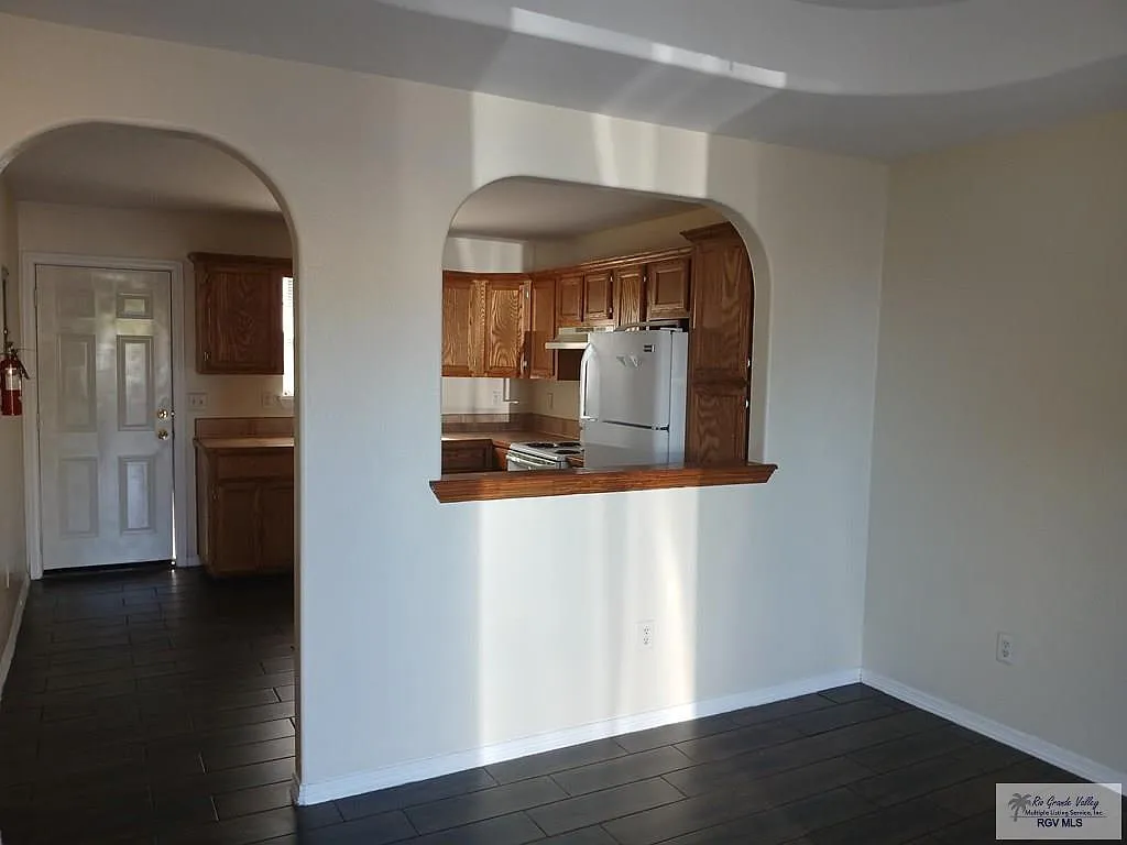1 bed, 1.0 bath, 594 sqft, $800 — Photo 2