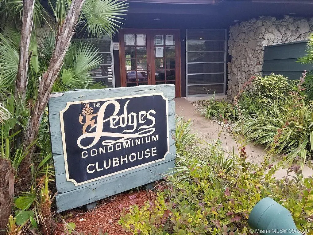 2 bed, 1033 sqft, $2,700 — Photo 1
