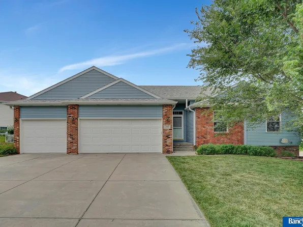 7201 Helen Witt Dr, Lincoln, NE 68512