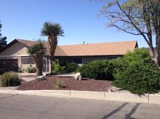 709 Peach Tree Rd SE, Rio Rancho, NM 87124