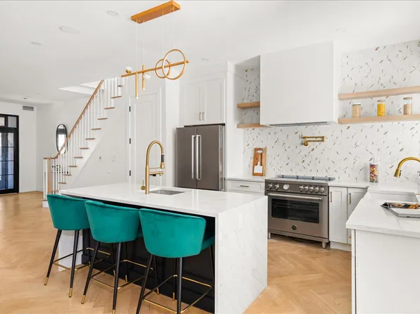 418 Bayridge Parkway image 1 of 18