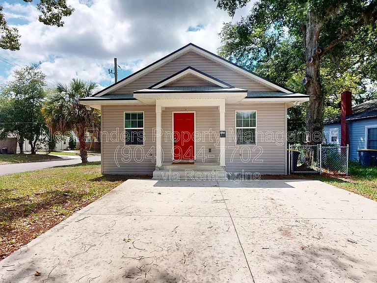 2220 Flesher Ave — Photo 1