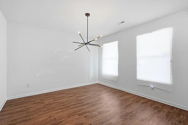 4599 Woodford Cir — Photo 2