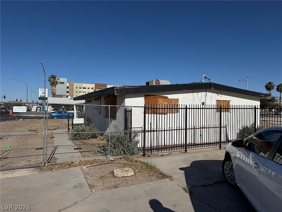 1st image of 919 E Tropicana Ave