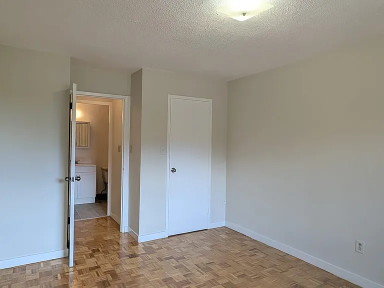 1665 Bloor St E #206 — Photo 6