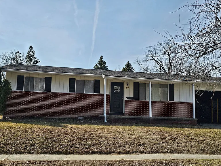 517 N Summit St — Photo 1