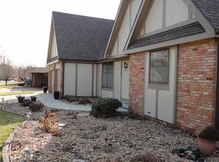 2322 Hillside Dr, Salina, KS 67401