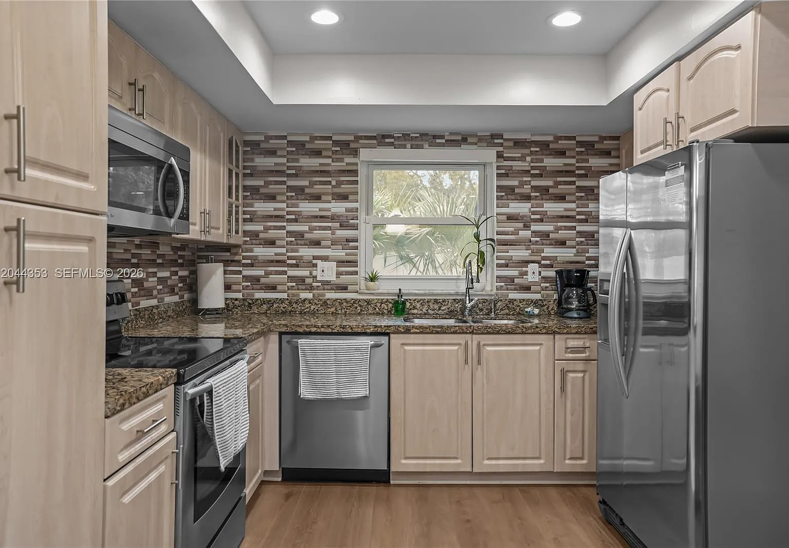 3 bed, 2.5 bath, $3,350 — Photo 3