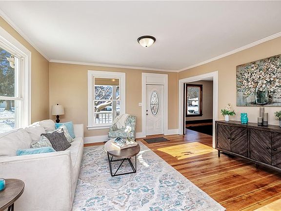 4th image of 110 S Kenwood Blvd