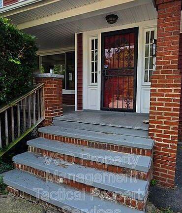 2nd image of 860 Clarence Rd