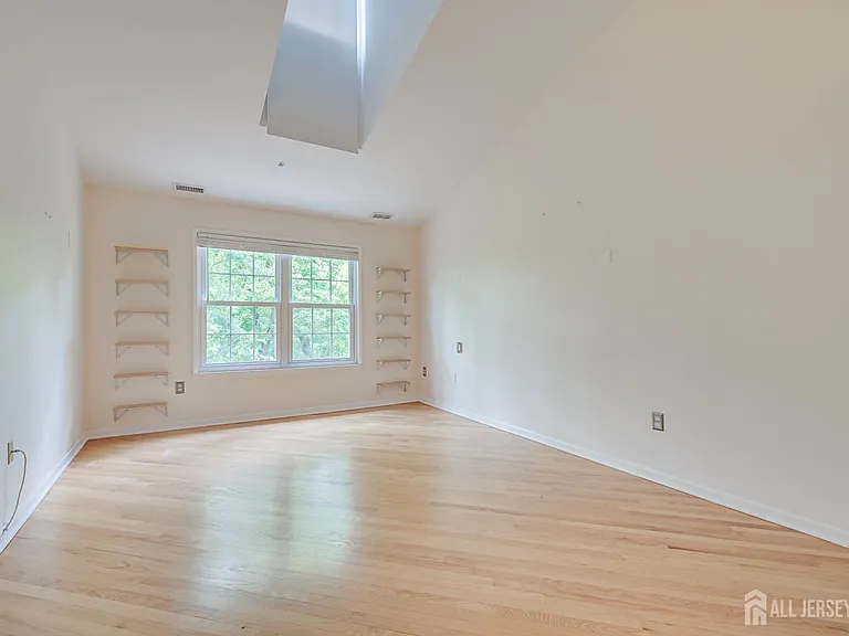 527 Brickhouse Rd — Photo 9