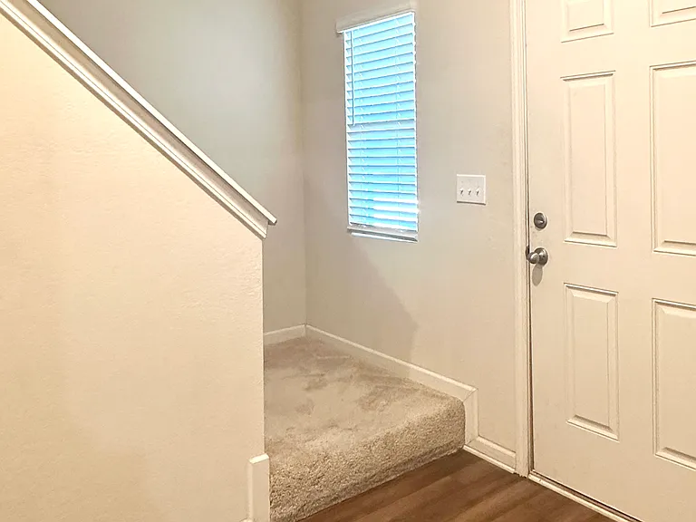 916 Independence Ave — Photo 5