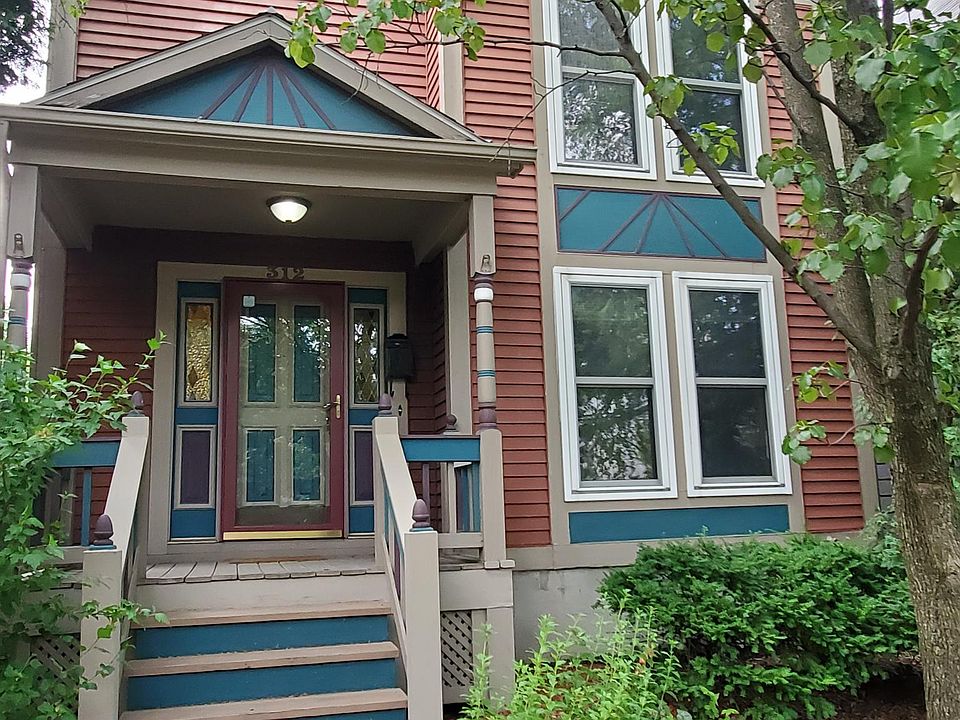 front of house facing third avenue.