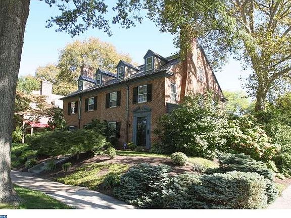 2nd image of 700 Greenhill Ave