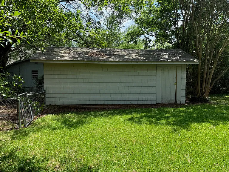 105 Kimball Ave — Photo 3