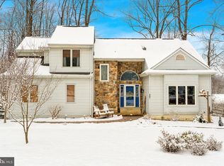 407 Pleasant Valley Dr, Coatesville, PA 19320