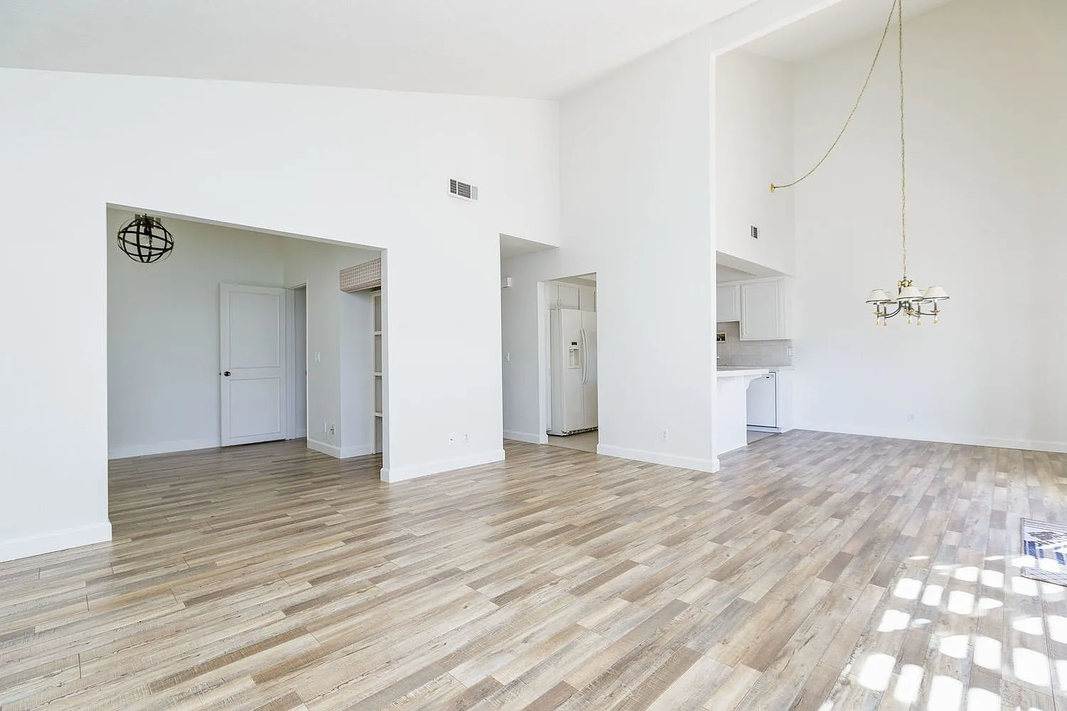 Bright and Open Floorplan! — Photo 3