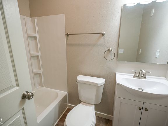 5th image of 734 W 2nd St