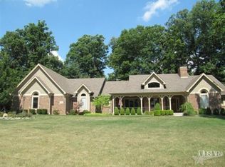 15926 Cascade Bluff Ct, Fort Wayne, IN 46845