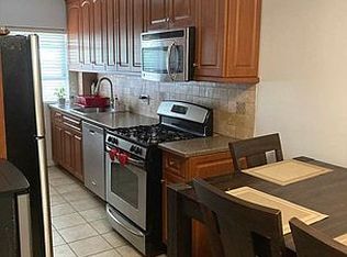 21-24 Clintonville St #1, Whitestone, NY 11357