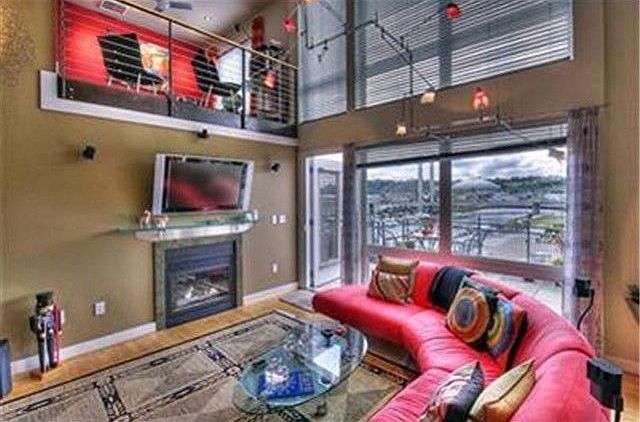 Soaring 17 foot ceilings, built ins, subzero, miele and dacor appliances