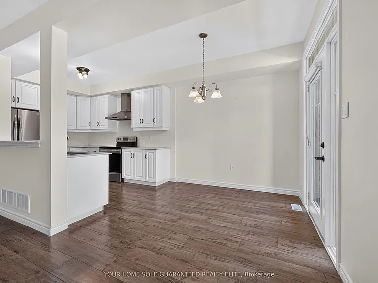114 Dunrobin Ln — Photo 4