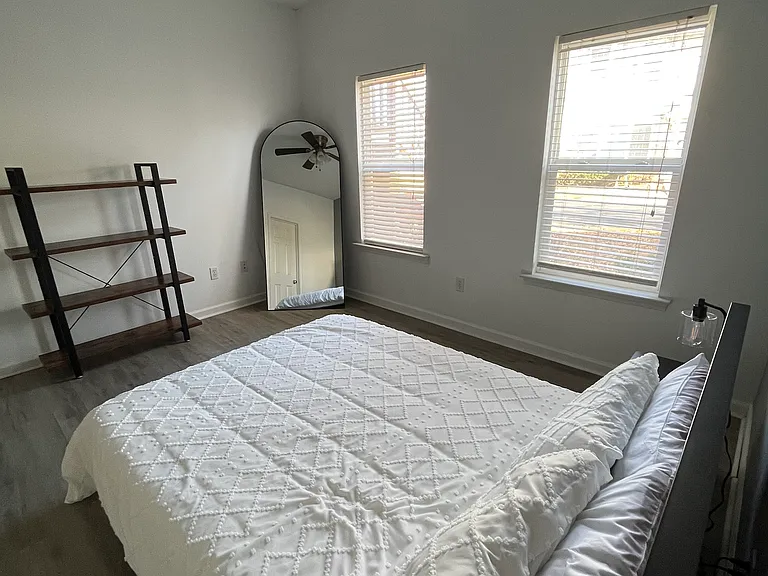 Rotunda Cir — Photo 9