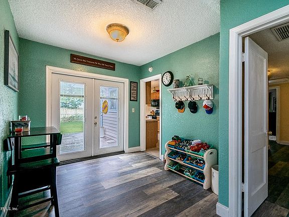5th image of 4638 Sussex Ave