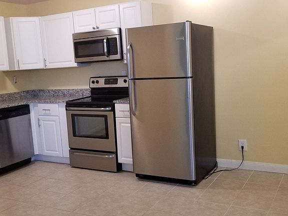 4th image of 810 Lake Shore Dr APT 27