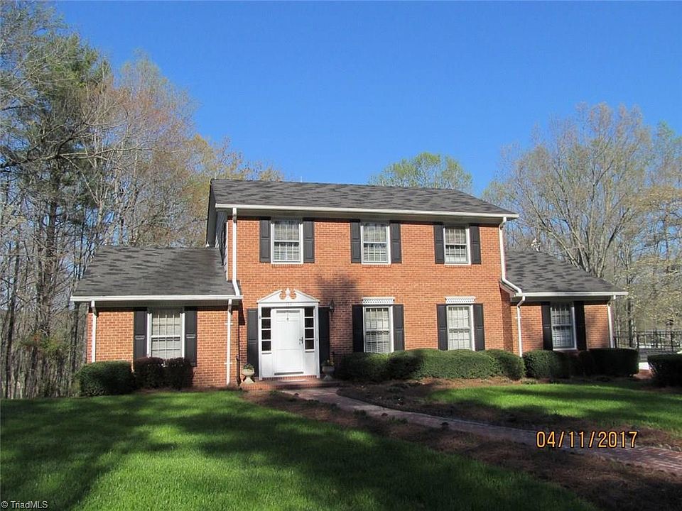 1st image of 134 Essex Ln