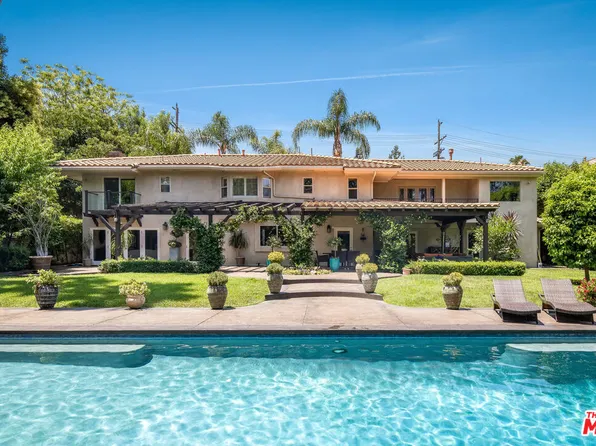 19107 Wells Dr, Tarzana, CA 91356